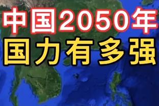 太宠粉了！C罗在晚宴前半蹲着给小朋友签名